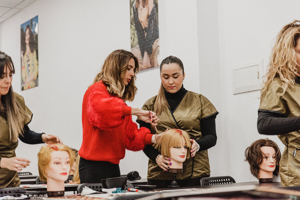 Trenzzas academia de peluquería en Málaga