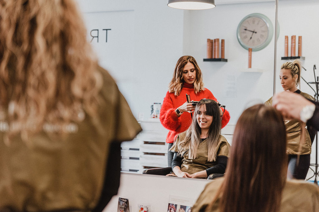 Trenzzas academia de peluquería en Málaga