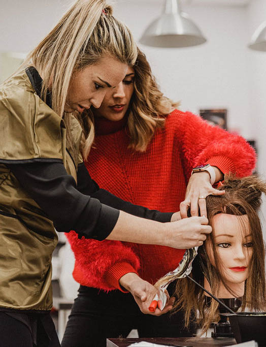 Trenzzas academia de peluquería en Málaga