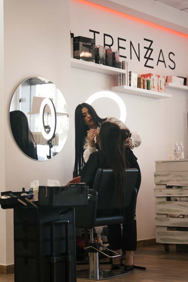 Trenzzas academia de peluquería en Málaga